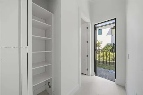 5718 Ashwood Circle W Hollywood FL 33312