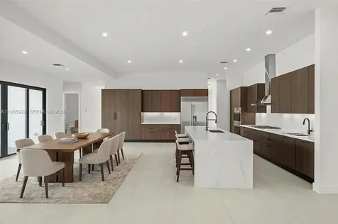 5718 Ashwood Circle W Hollywood FL 33312