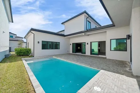 5718 Ashwood Circle W Hollywood FL 33312
