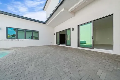 5718 Ashwood Circle W Hollywood FL 33312