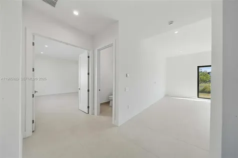 5718 Ashwood Circle W Hollywood FL 33312