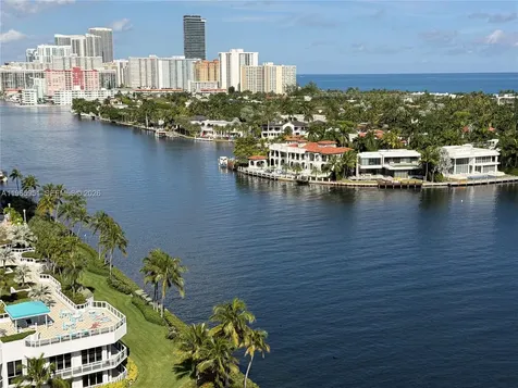 20515 E Country Club Drive Aventura FL 33180