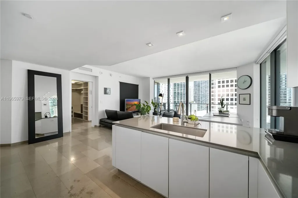 68 SE 6th Street Miami FL 33131