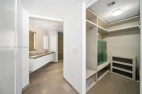 68 SE 6th Street Miami FL 33131
