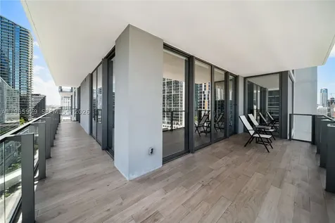 68 SE 6th Street Miami FL 33131