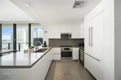 68 SE 6th Street Miami FL 33131