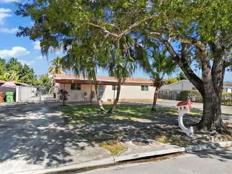 655 W 70th Place Hialeah FL 33014