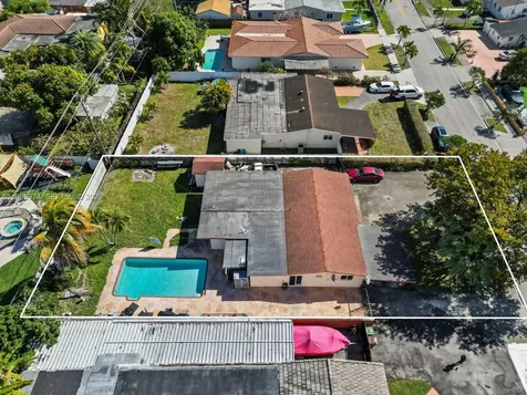 655 W 70th Place Hialeah FL 33014