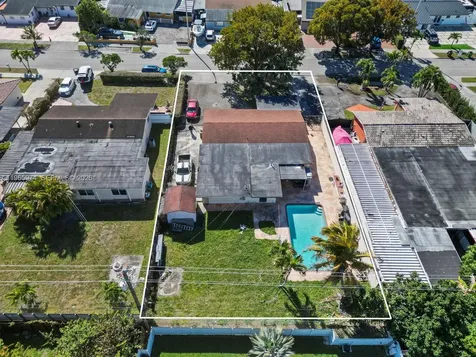 655 W 70th Place Hialeah FL 33014