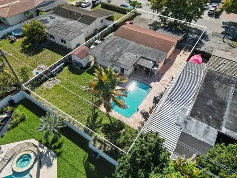 655 W 70th Place Hialeah FL 33014