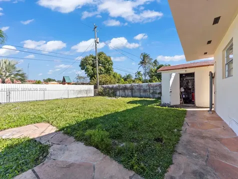 655 W 70th Place Hialeah FL 33014