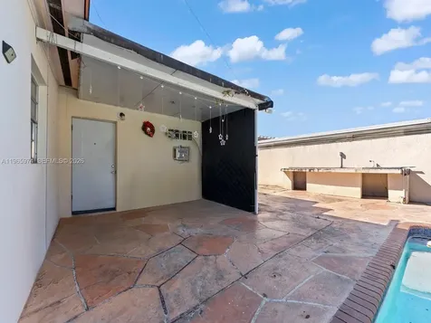 655 W 70th Place Hialeah FL 33014