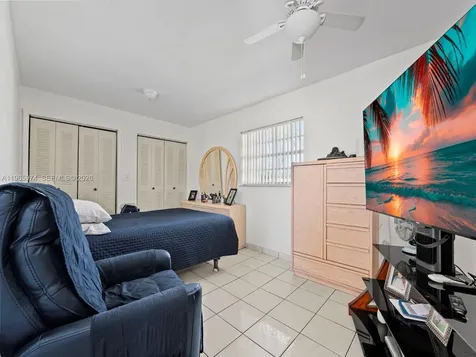 655 W 70th Place Hialeah FL 33014