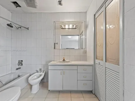 655 W 70th Place Hialeah FL 33014