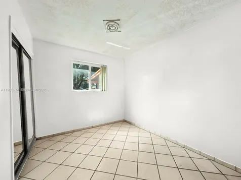 655 W 70th Place Hialeah FL 33014