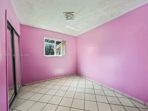 655 W 70th Place Hialeah FL 33014