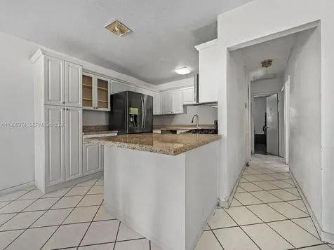 655 W 70th Place Hialeah FL 33014