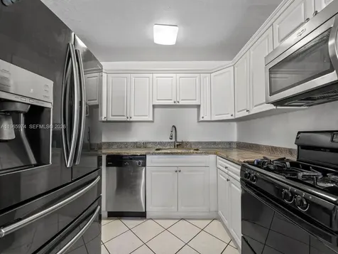 655 W 70th Place Hialeah FL 33014