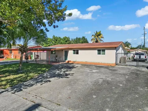 655 W 70th Place Hialeah FL 33014