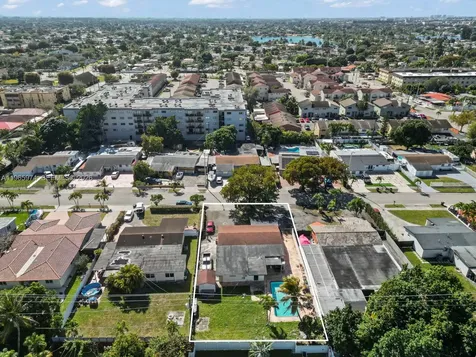 655 W 70th Place Hialeah FL 33014