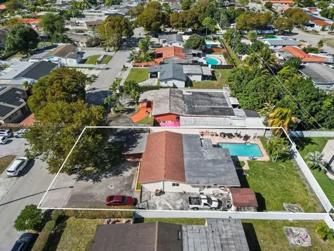 655 W 70th Place Hialeah FL 33014