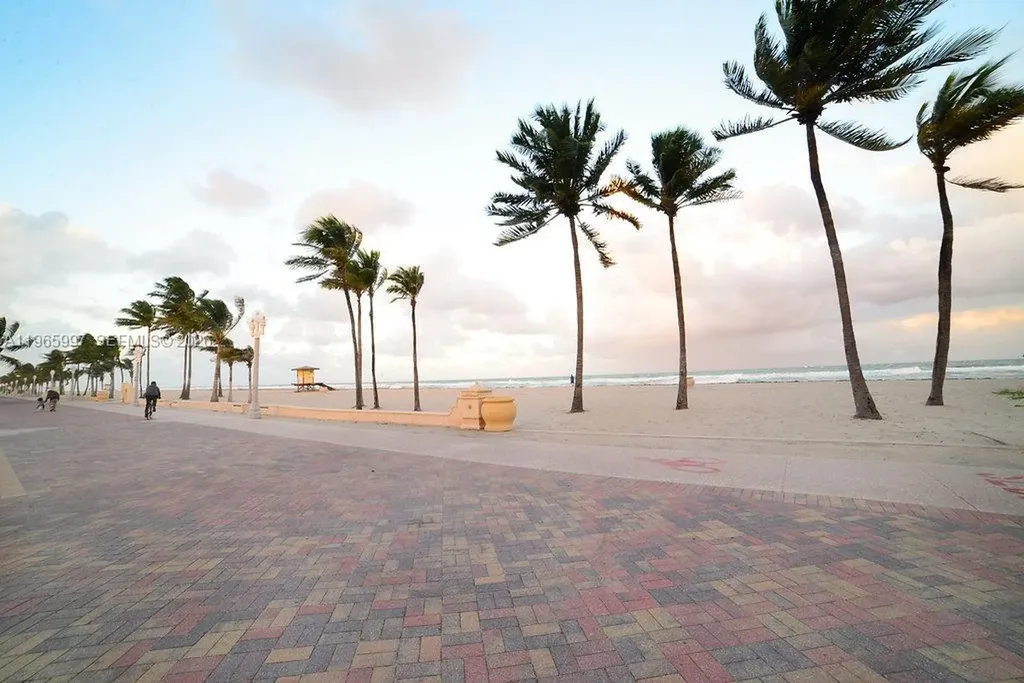 Hollywood FL 33019