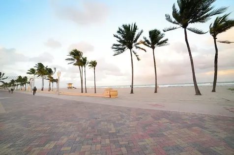 Hollywood FL 33019