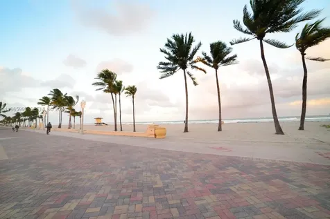 Hollywood FL 33019