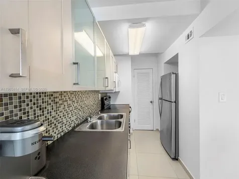 100 Lincoln Road Miami Beach FL 33139