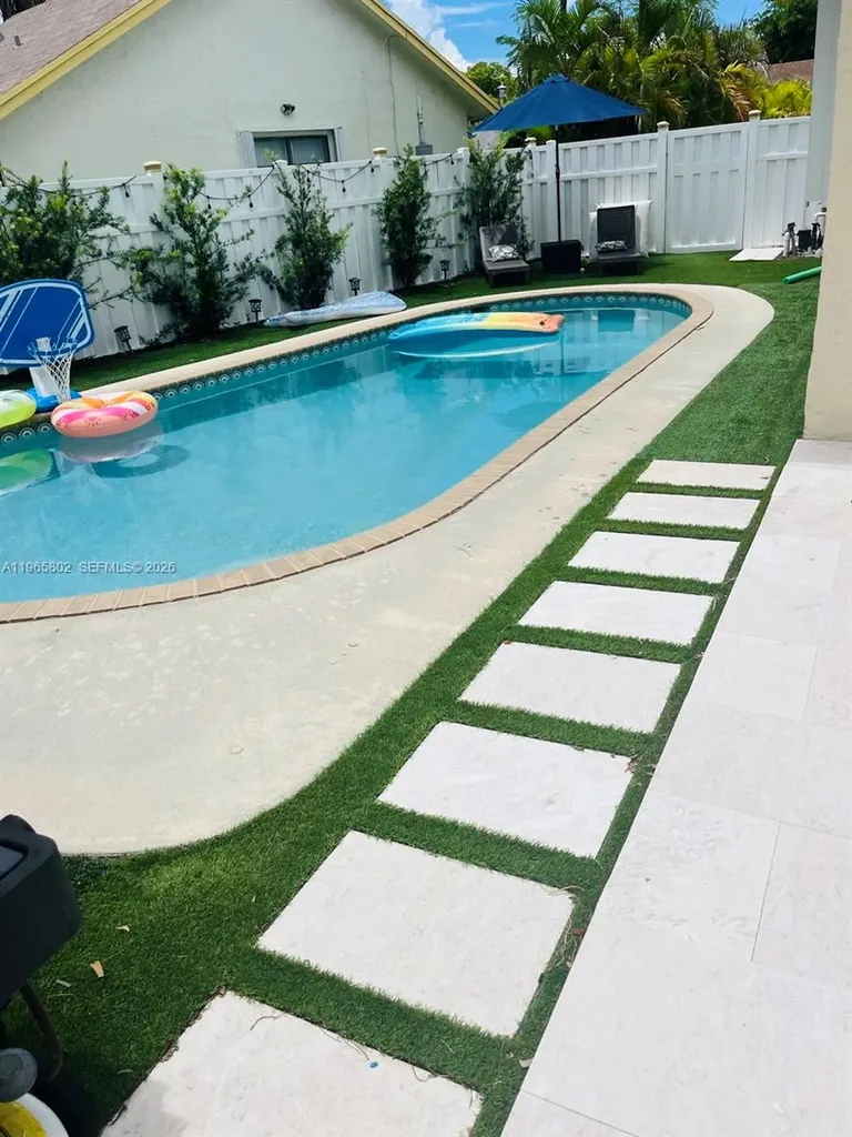 7342 NW 38th Place Coral Springs FL 33065