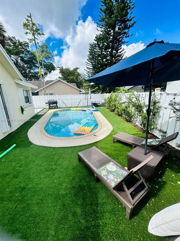 7342 NW 38th Place Coral Springs FL 33065