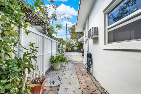 606 SW 58th Court Miami FL 33144