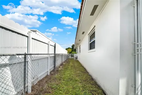 606 SW 58th Court Miami FL 33144