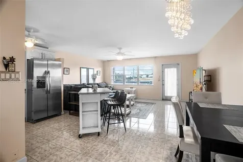 408 Southampton A West Palm Beach FL 33417