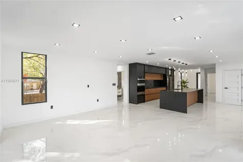 1644 NW 8th Terrace Miami FL 33125