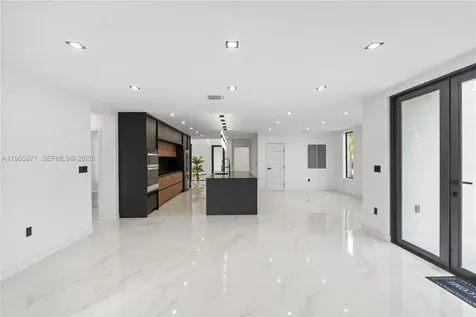 1644 NW 8th Terrace Miami FL 33125
