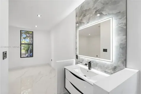 1644 NW 8th Terrace Miami FL 33125