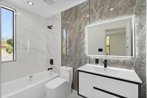1644 NW 8th Terrace Miami FL 33125