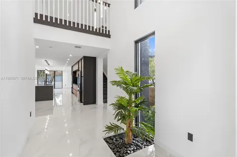 1644 NW 8th Terrace Miami FL 33125