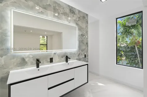 1644 NW 8th Terrace Miami FL 33125