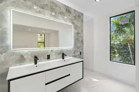 1644 NW 8th Terrace Miami FL 33125