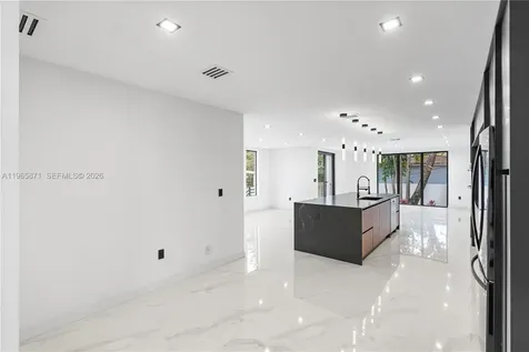 1644 NW 8th Terrace Miami FL 33125