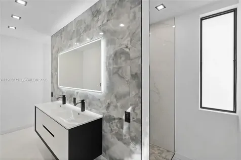 1644 NW 8th Terrace Miami FL 33125