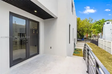 1644 NW 8th Terrace Miami FL 33125