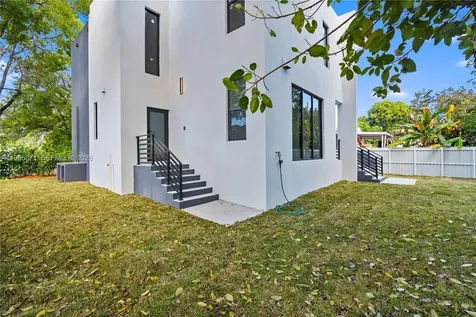 1644 NW 8th Terrace Miami FL 33125