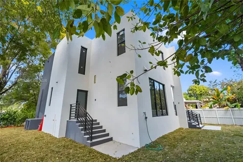 1644 NW 8th Terrace Miami FL 33125