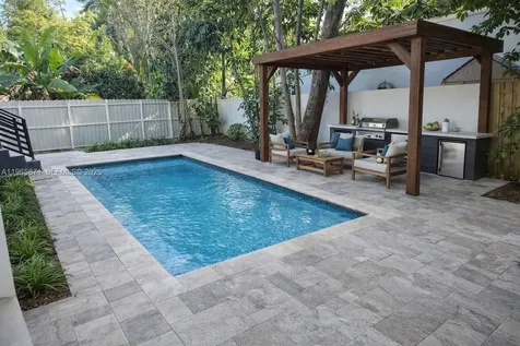 1644 NW 8th Terrace Miami FL 33125