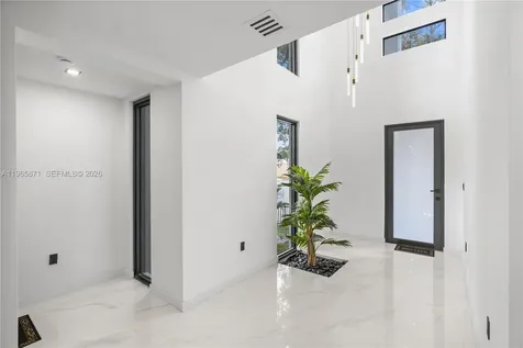 1644 NW 8th Terrace Miami FL 33125