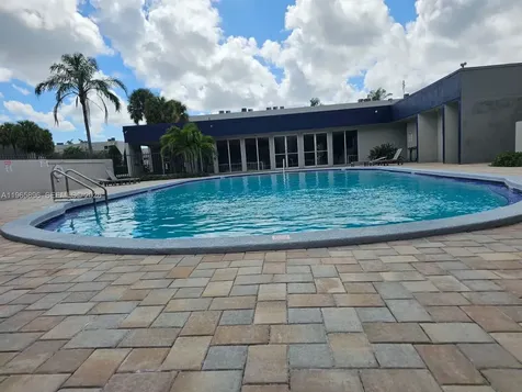 140 NW 87th Avenue Miami FL 33172