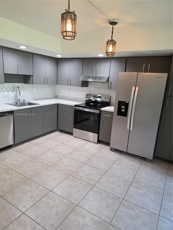 8065 SW 107th Avenue Miami FL 33173